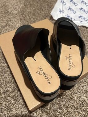 Naked feet women’s wedges